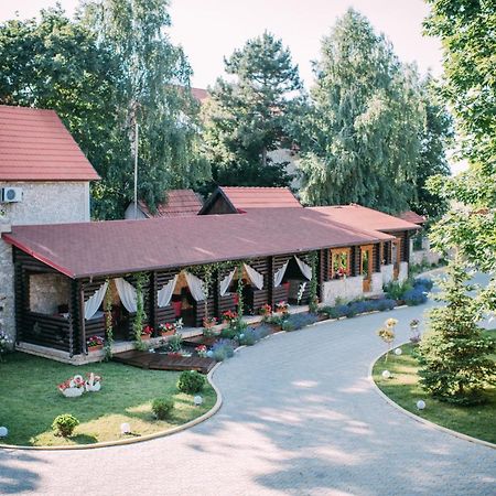 Curtea Boierului Hotel Peresecina Exteriör bild