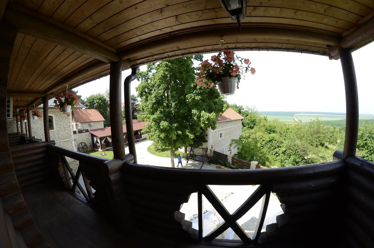 Curtea Boierului Hotel Peresecina Exteriör bild