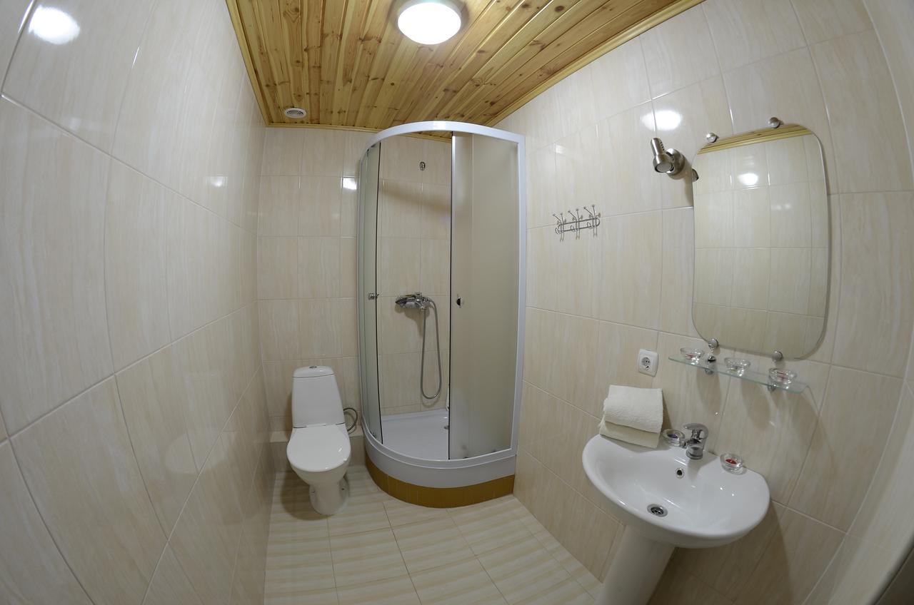 Curtea Boierului Hotel Peresecina Exteriör bild