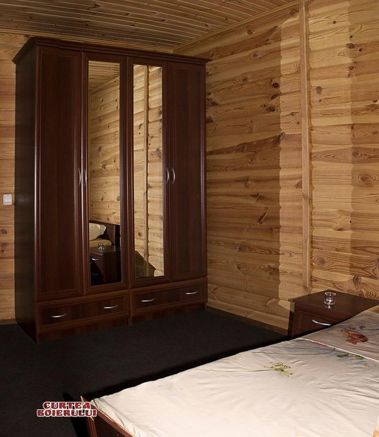 Curtea Boierului Hotel Peresecina Exteriör bild